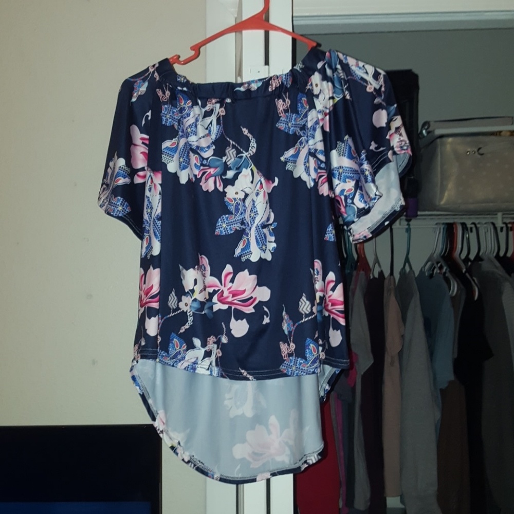******5FOR25****.   Off shoulder navy floral shirt